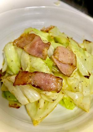 キャベツのガリバタベーコン炒め-レシピのメイン写真