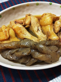 簡単メイン♪フライパンで手羽と蒟蒻の煮物-レシピのメイン写真
