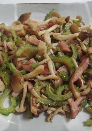 ゴーヤとしめじの炒め物-レシピのメイン写真