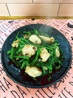 ご飯が進む♪鶏胸肉と空芯菜の炒め物-レシピのメイン写真