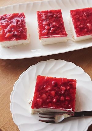 レアチーズ★焼かないケーキ★いちごソース-レシピのメイン写真