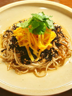 梅風味のひじきと錦糸卵の冷やし蕎麦 -レシピのメイン写真