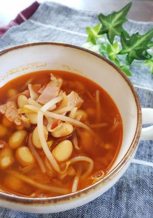 ベーコンと豆のピリ辛オイスタースープ-レシピのメイン写真