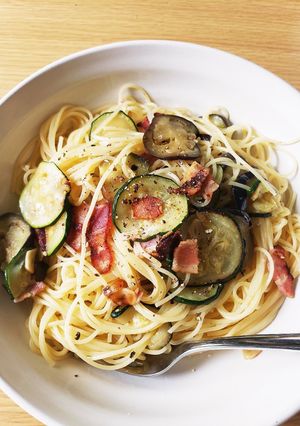 夏野菜とにんにくとベーコンのパスタ-レシピのメイン写真