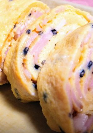 お弁当に♪黒ごまベーコン卵焼き-レシピのメイン写真