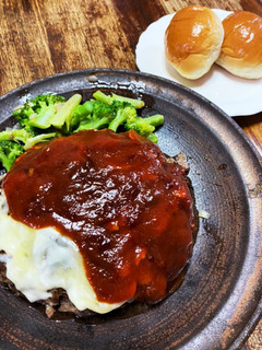 フライパン2つで巨大ハンバーグ-レシピのメイン写真