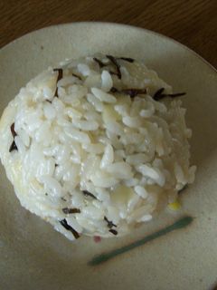 チーズ入り塩こんぶ・おにぎり-レシピのメイン写真