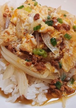 簡単！鶏そぼろで変わり親子丼-レシピのメイン写真