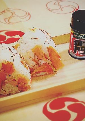 【鮭おにぎり】夏の辛口トウガラシ混ぜ-レシピのメイン写真