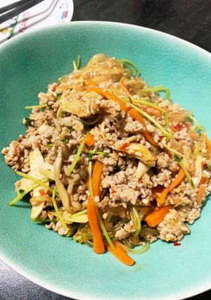 簡単!ひき肉とマロニーのピリ辛炒め-レシピのメイン写真