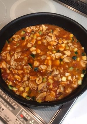 簡単！鶏肉とズッキーニのトマト煮込み-レシピのメイン写真