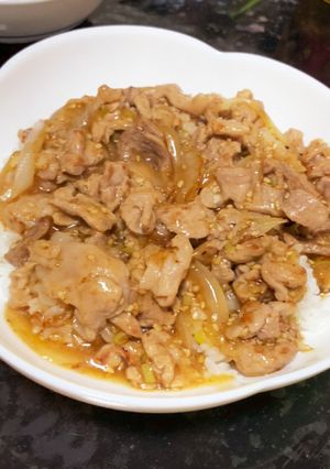男性も簡単に出来るトロミ豚肉玉ねぎ丼-レシピのメイン写真