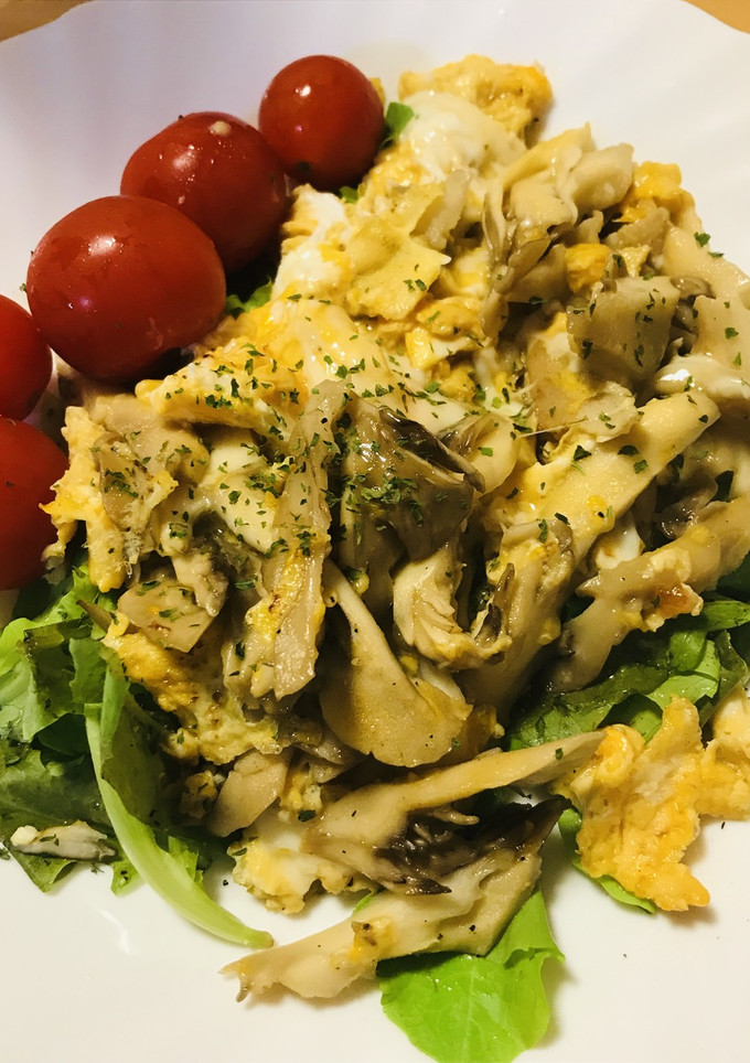キノコのバター炒め＆半熟玉子焼きのサラダ-レシピのメイン写真