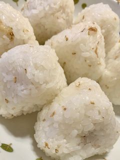 超大好評!!チーズおかかおにぎり-レシピのメイン写真