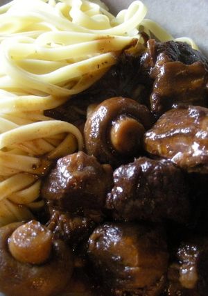 デミ缶で簡単♪牛肉ときのこの赤ワイン煮-レシピのメイン写真