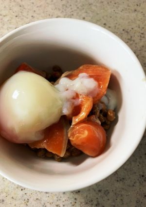 1分で完成！納豆とサーモンと温泉卵！-レシピのメイン写真