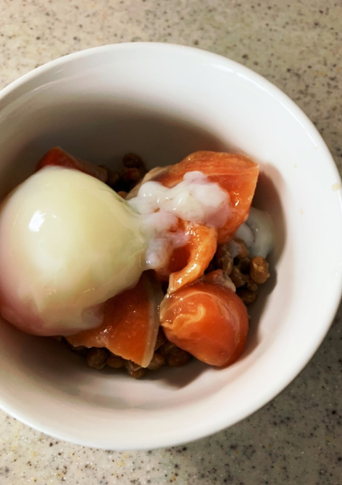 1分で完成！納豆とサーモンと温泉卵！-レシピのメイン写真