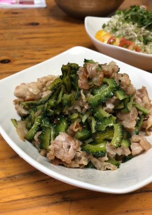 香ばしい豚バラで旨味UP!薄切ゴーヤ炒め-レシピのメイン写真