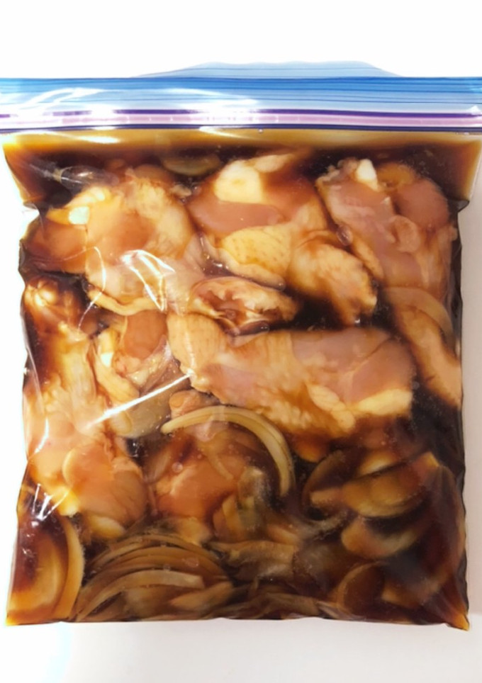 【下味冷凍】手羽元と玉ねぎの黒酢煮-レシピのメイン写真