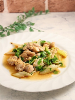 簡単!鶏ももとセロリの辛旨炒め-レシピのメイン写真