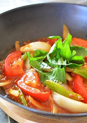 トマトとセロリ、玉ねぎの麻婆ソース炒め♪-レシピのメイン写真