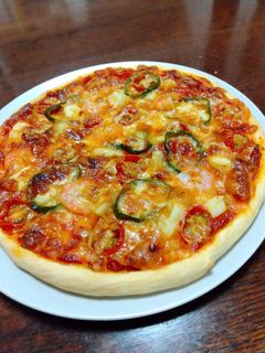 ピザ(エビ、イカ、焼きトマトを使って)-レシピのメイン写真