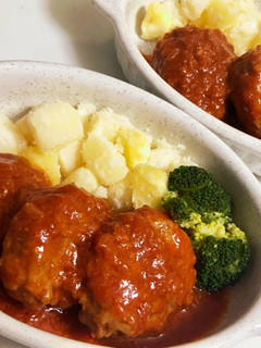 トマトジュースで煮込みハンバーグ-レシピのメイン写真