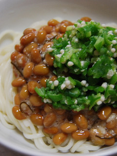 ごと納豆とオクラのネバネバうどん-レシピのメイン写真