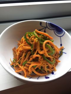 副菜!人参とピーマンのカレーチーズ炒め-レシピのメイン写真