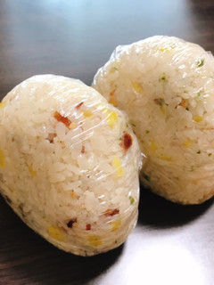 たくあんと天かすのおにぎり-レシピのメイン写真