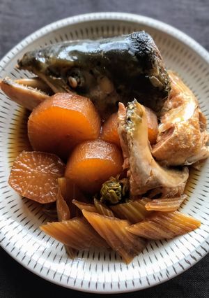 鮭のアラ、セロリ煮-レシピのメイン写真