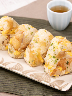 親子丼風おにぎり-レシピのメイン写真