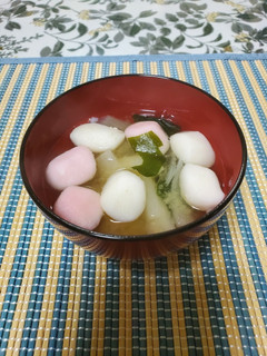 はんぺん入り玉葱とワカメの味噌汁-レシピのメイン写真