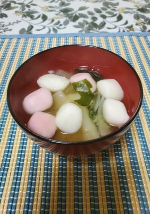はんぺん入り玉葱とワカメの味噌汁-レシピのメイン写真