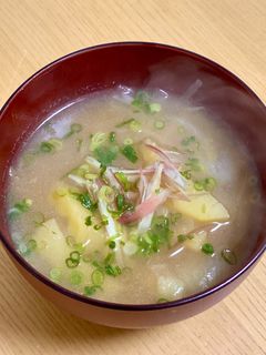 簡単!ミョウガとじゃがいもの味噌汁-レシピのメイン写真