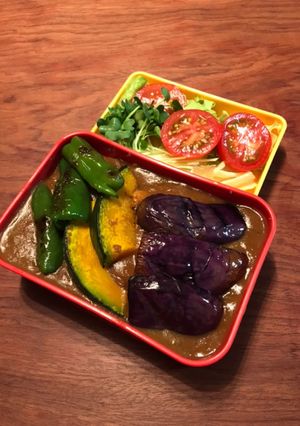 お弁当・・114焼き野菜乗せチキンカレー-レシピのメイン写真