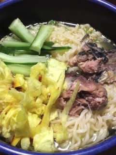 冷やしラーメンと花オクラ-レシピのメイン写真