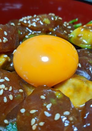 お肌が喜ぶ〜！マグロとアボカドのユッケ丼-レシピのメイン写真