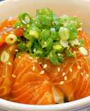 シンプルでうまい！サーモンのたまり漬け丼