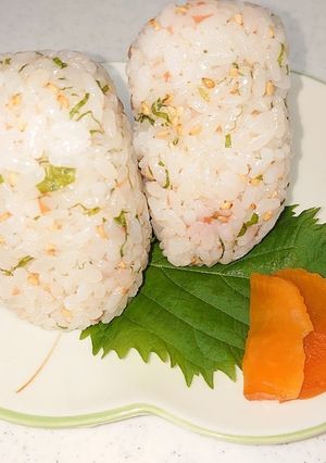 ゴマ香る 梅おにぎり-レシピのメイン写真