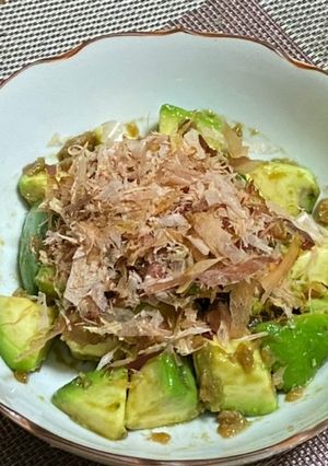 アボカドの梅肉&かつお節和え-レシピのメイン写真