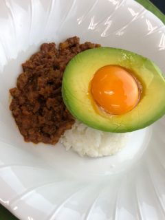 アボカド乗せキーマカレー-レシピのメイン写真
