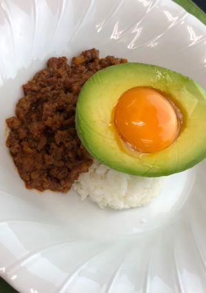 アボカド乗せキーマカレー-レシピのメイン写真