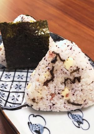 和洋折衷☆梅紫蘇と昆布とチーズのおにぎり-レシピのメイン写真