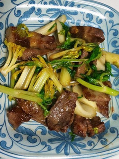 牛肉とセロリの葉っぱ簡単炒め-レシピのメイン写真
