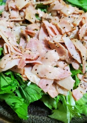 水菜とベーコンの黒胡椒サラダ～*-レシピのメイン写真