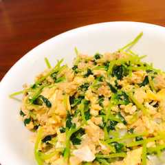 รูปของ 手間なし簡単！豆苗と卵とツナの丼