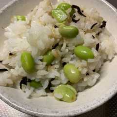 รูปของ 食欲なくても　枝豆と塩コンの混ぜご飯✨