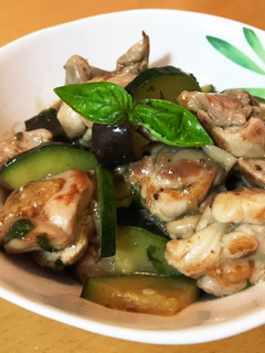 鶏肉と夏野菜ズッキーニ*なす)バジル炒め-レシピのメイン写真