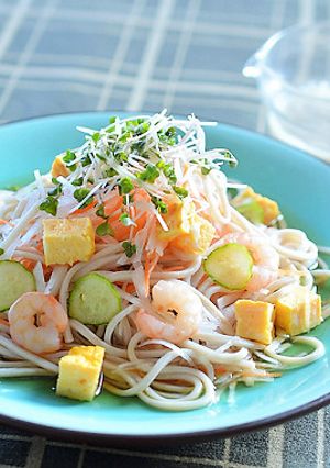にぎやかサラダ蕎麦と梅風味の豆腐だれ♪-レシピのメイン写真
